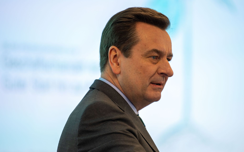 Munich Re Vorstandschef Joachim Wenning. Der Dax-Konzern ist eines der wenigen Unternehmen an der Frankfurter Börse, das derzeit glänzende Geschäfte macht. (Archivbild) - Foto: Lino Mirgeler/dpa