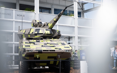 Das Flugabwehrsystem Boxer Skyranger 30 von Rheinmetall.  - Foto: Sebastian Gollnow/dpa