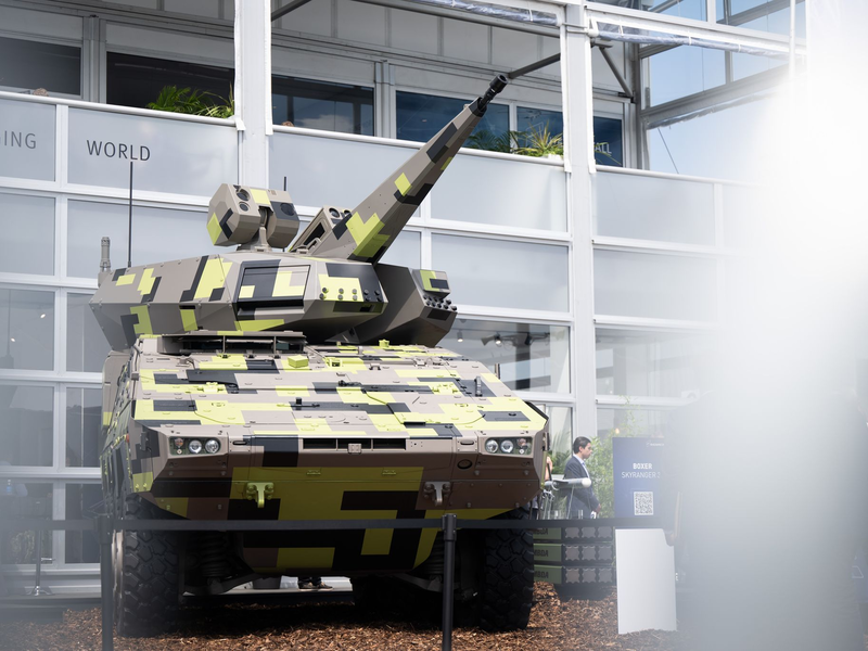 Das Flugabwehrsystem Boxer Skyranger 30 von Rheinmetall.  - Foto: Sebastian Gollnow/dpa