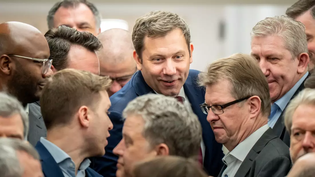 Klingbeil wurde zum neuen SPD-Fraktionschef gewählt. - Bild: Michael Kappeler/dpa