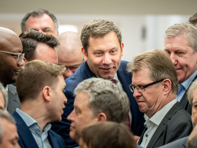 Beim neuen SPD-Fraktionschef stößt die parlamentarische Anfrage der Union auf Unverständnis.  - Foto: Michael Kappeler/dpa