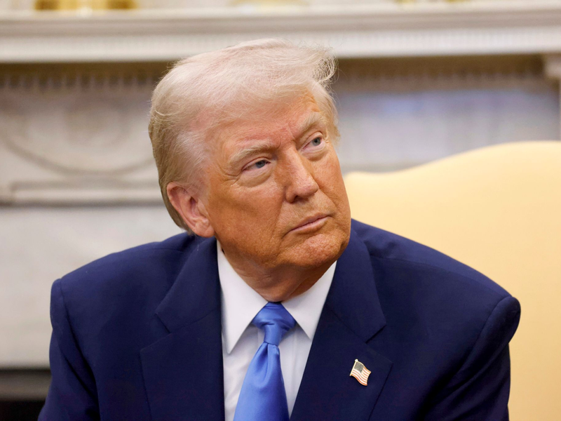 Trump hält an seinen Umsiedlungsplänen für den Gazastreifen fest und präsentiert seine Vision in einem KI-Video. - Foto: Ludovic Marin/AFP Pool via AP/dpa