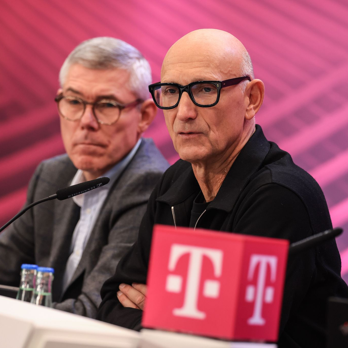 Auch die Chefs der Deutschen Telekom sprachen sich in der Vergangenheit für neue Regeln auf dem Internetmarkt aus. (Archivbild) - Foto: Oliver Berg/dpa