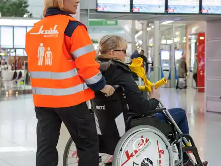 Auftragsverlängerung / Klüh bleibt Partner für PRM-Services am Flughafen Düsseldorf - Foto: presseportal.de