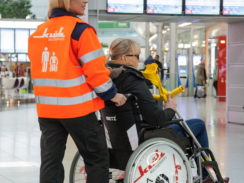 Auftragsverlängerung / Klüh bleibt Partner für PRM-Services am Flughafen Düsseldorf - Foto: presseportal.de