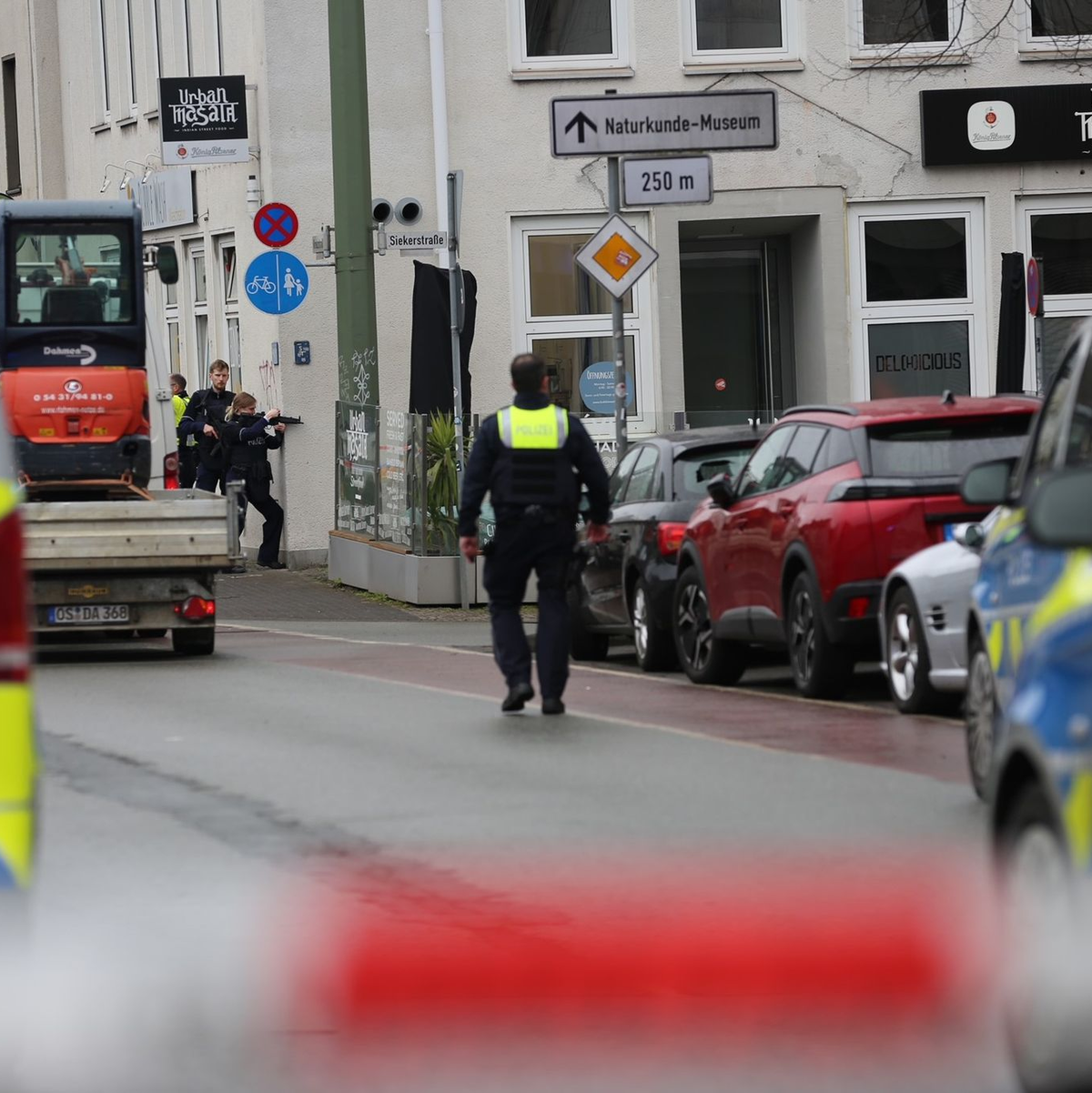 Nach Schüssen am Landgericht in Bielefeld ist die Polizei im Großeinsatz - Foto: Christian Müller/dpa