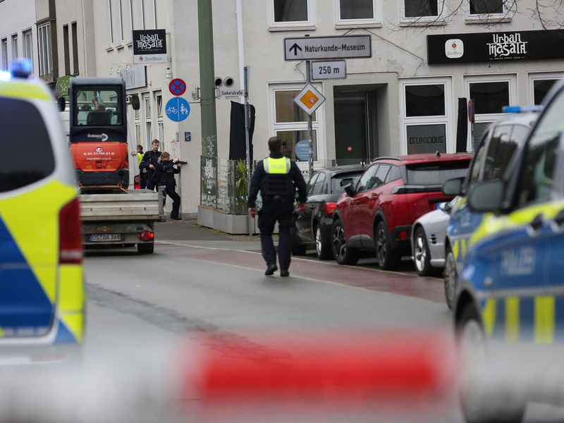 Nach Schüssen am Landgericht in Bielefeld ist die Polizei im Großeinsatz - Foto: Christian Müller/dpa