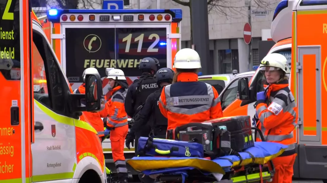 Nach den Schüssen am Landgericht Bielefeld schwebt laut Polizei keines der Opfer mehr in Lebensgefahr. (Archivbild) - Bild: Christian Müller/TV7news/dpa