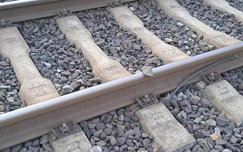 BPOLI MD: Bahnanlagen sind keine SpielplÀtze! - Teenager legen Schottersteine auf Gleise - Foto: presseportal.de BPOLI MD: Bahnanlagen sind keine SpielplÀtze! - Teenager legen Schottersteine auf Gleise - Foto: presseportal.de