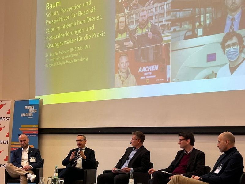 #sicherimDienst: Sicher im öffentlichen Raum: Fachtagung in der Thomas-Morus-Akademie / Berufsgruppenübergreifender Austausch zum Gewaltschutz - Foto: presseportal.de