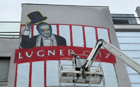 Richard Lugner in seinem Ball-Outfit.  - Foto: Matthias Röder/dpa