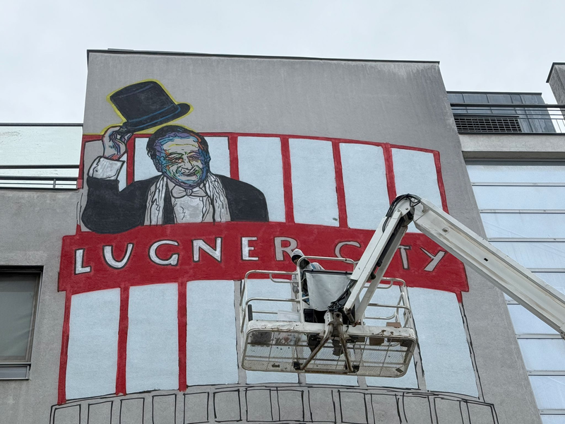 Richard Lugner in seinem Ball-Outfit.  - Foto: Matthias Röder/dpa