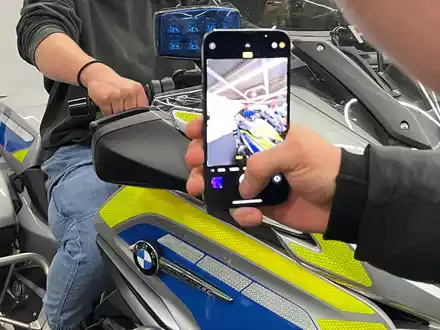 POL-DO: Volle Drehzahl auf der Motorradmesse: Mensch und Maschine im Mittelpunkt am Stand der Polizei - Foto: presseportal.de
