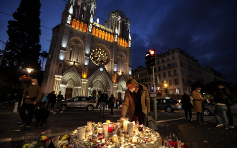 Der Angriff in der Basilika von Nizza reihte sich in eine Serie von islamistischen Anschlägen, die Frankreich seit Jahren erschüttern. (Archivbild) - Foto: Valery Hache/AFP/dpa