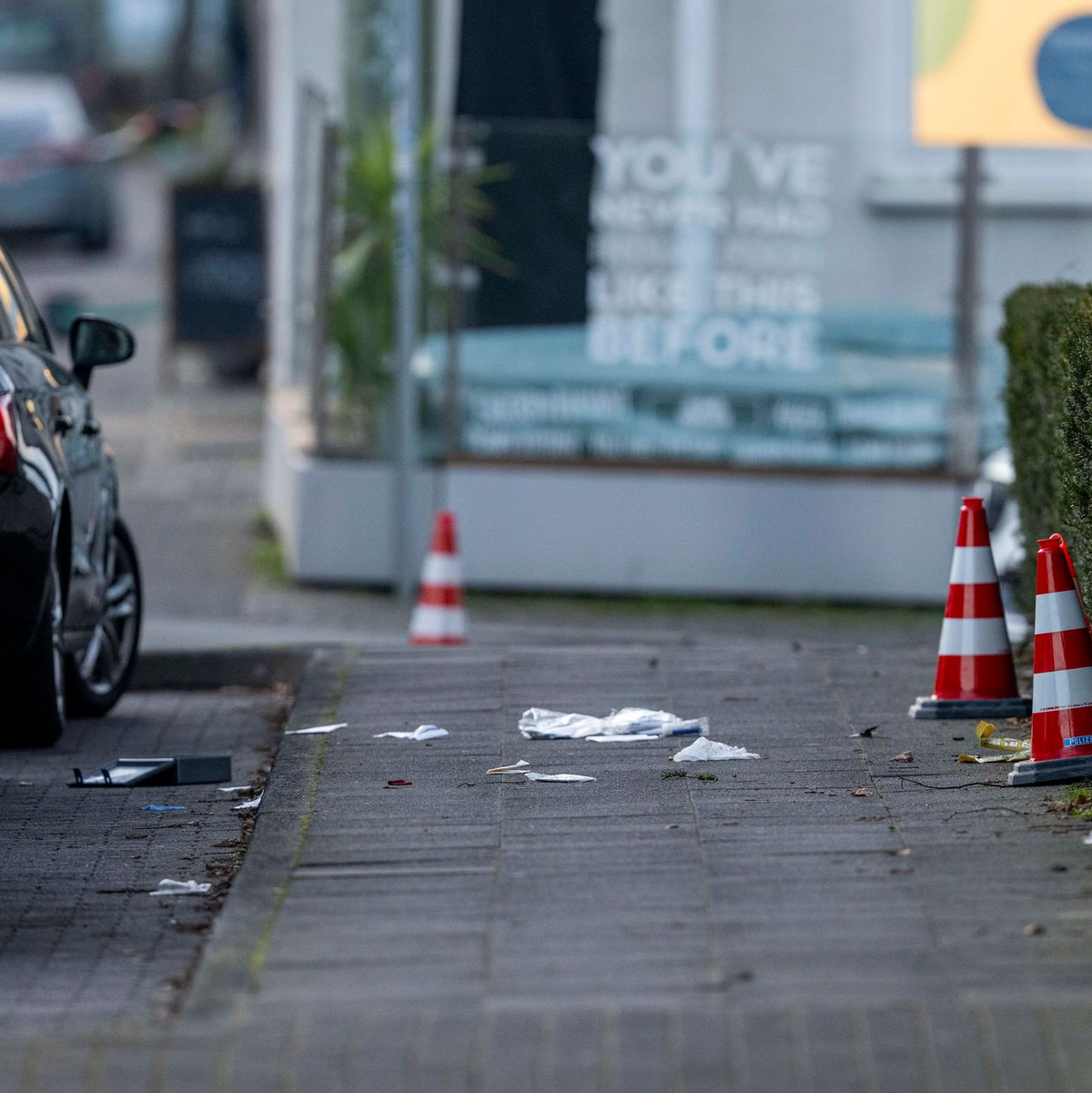 Tatort ganz in der Nähe vom Landgericht: Die Schüsse fielen kurz nachdem dort ein Prozesstag um den Tod eines ehemaligen Box-Profis zu Ende gegangen war. - Foto: David Inderlied/dpa