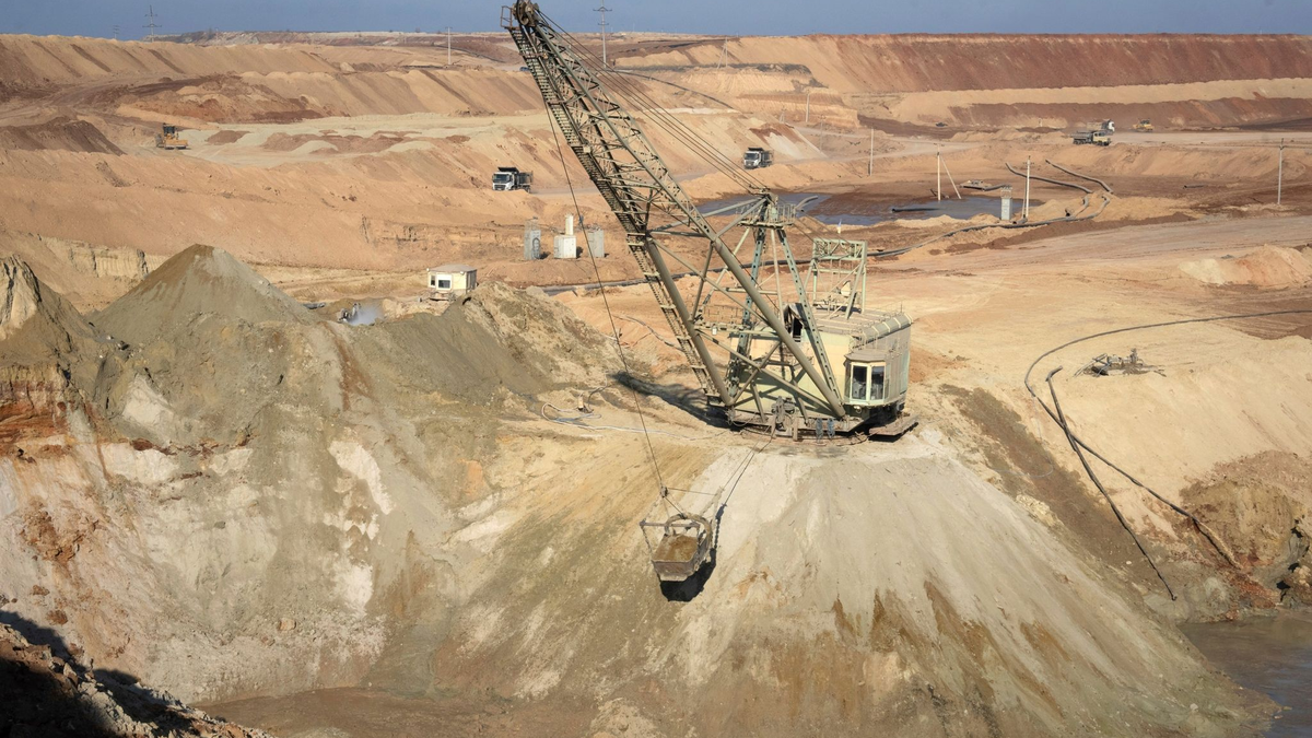 Die USA wollen mit einem Abkommen Zugriff auf die ukrainischen Rohstoffe. (Archivbild) - Foto: Efrem Lukatsky/AP/dpa