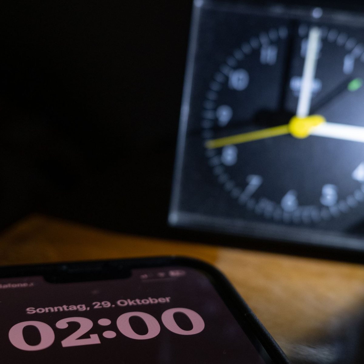 Viele ärgert es: Wieder einmal wird die Uhr umgestellt. (Symbolbild)  - Foto: Sebastian Gollnow/dpa