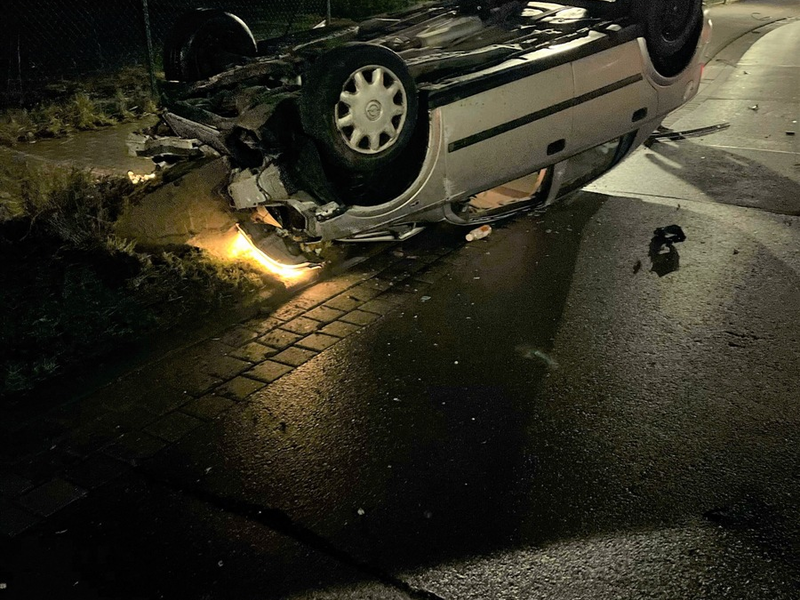 POL-RBK: Rösrath - Pkw überschlägt sich nach Sekundenschlaf des Fahrers - Foto: presseportal.de
