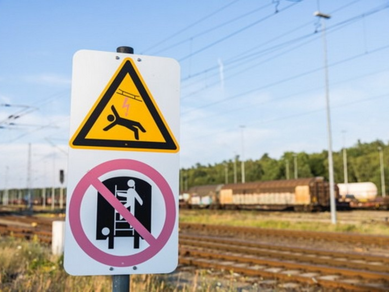 BPOLI EF: Schwerste Verletzungen nach Spannungsüberschlag - Foto: presseportal.de