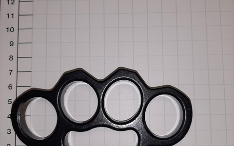 BPOL NRW: Bundespolizei stellt Heranwachsenden mit Schlagring im Bochumer Hauptbahnhof - Foto: presseportal.de