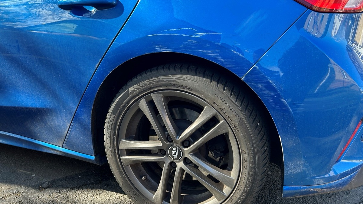 POL-PDKL: Wer hat den Ford Focus beschädigt? - Foto: presseportal.de