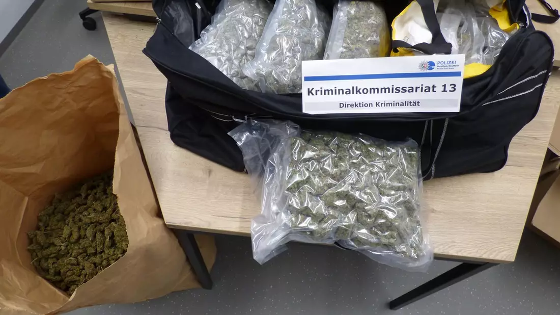POL-REK: 250227-1: Bei Durchsuchungen Betäubungsmittel und Datenträger sichergestellt - Bild: presseportal.de
