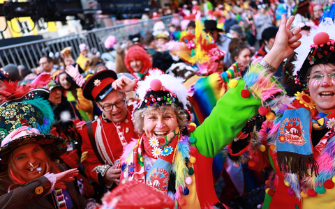Am Donnerstag hat im Rheinland der Straßenkarneval begonnen.  - Foto: Rolf Vennenbernd/dpa