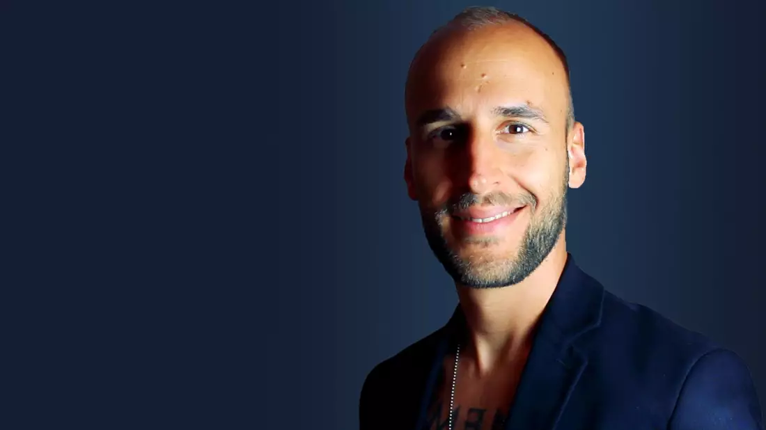 Schluss mit der Friendzone: Andy Friday zeigt Männern, wie sie das Herz ihrer Traumfrau erobern - Bild: presseportal.de