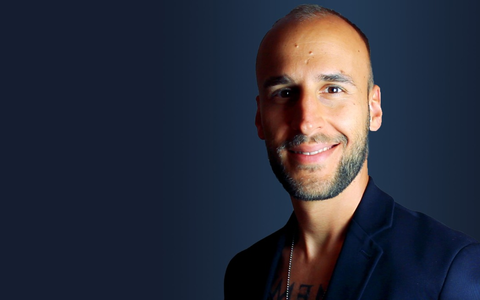 Schluss mit der Friendzone: Andy Friday zeigt Männern, wie sie das Herz ihrer Traumfrau erobern - Foto: presseportal.de