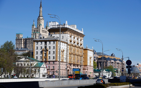 Der Altbau der US-Botschaft in Moskau ist ein beeindruckendes Gebäude im Stil des sowjetischen Klassizismus. (Archivbild) - Foto: Alexander Zemlianichenko/AP/dpa