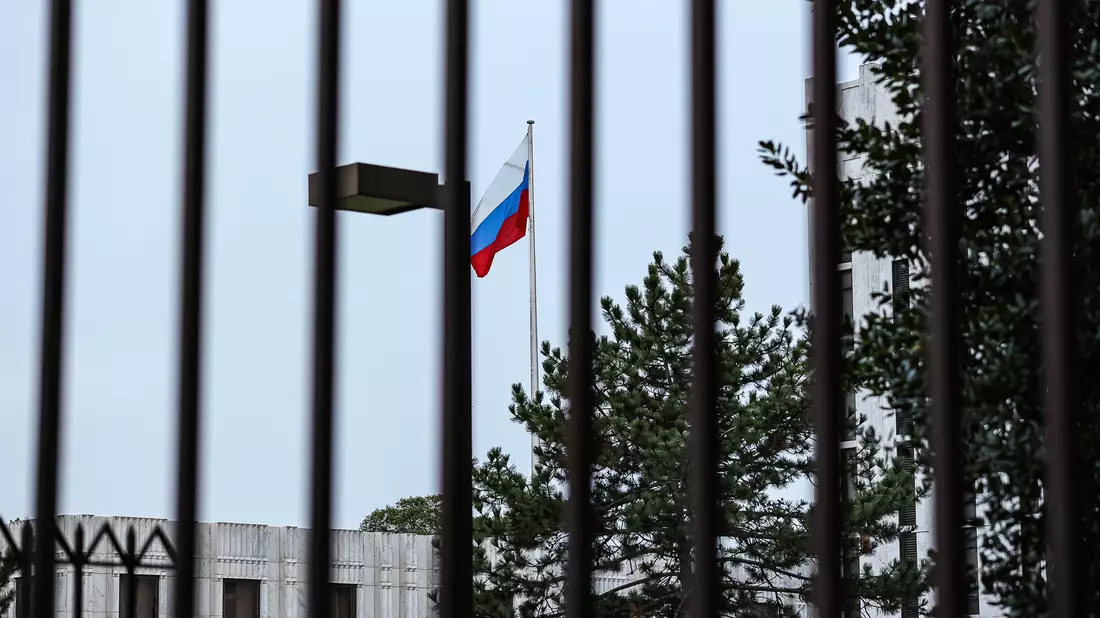 Auch die Botschaft Russlands in Washington arbeitete zuletzt mit Minimalbesetzung. (Archivbild) - Bild: Valerie Plesch/dpa