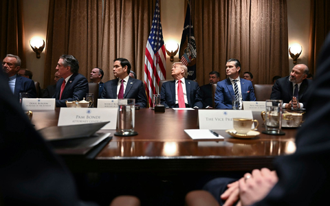 Loyales Kabinett - Foto: Uncredited/Pool/AP/dpa