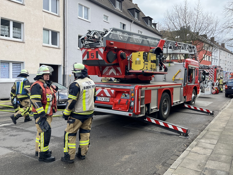 FW-E: Zimmerbrand in einem Mehrfamilienhaus - gute Erkundung entscheidend - Foto: presseportal.de