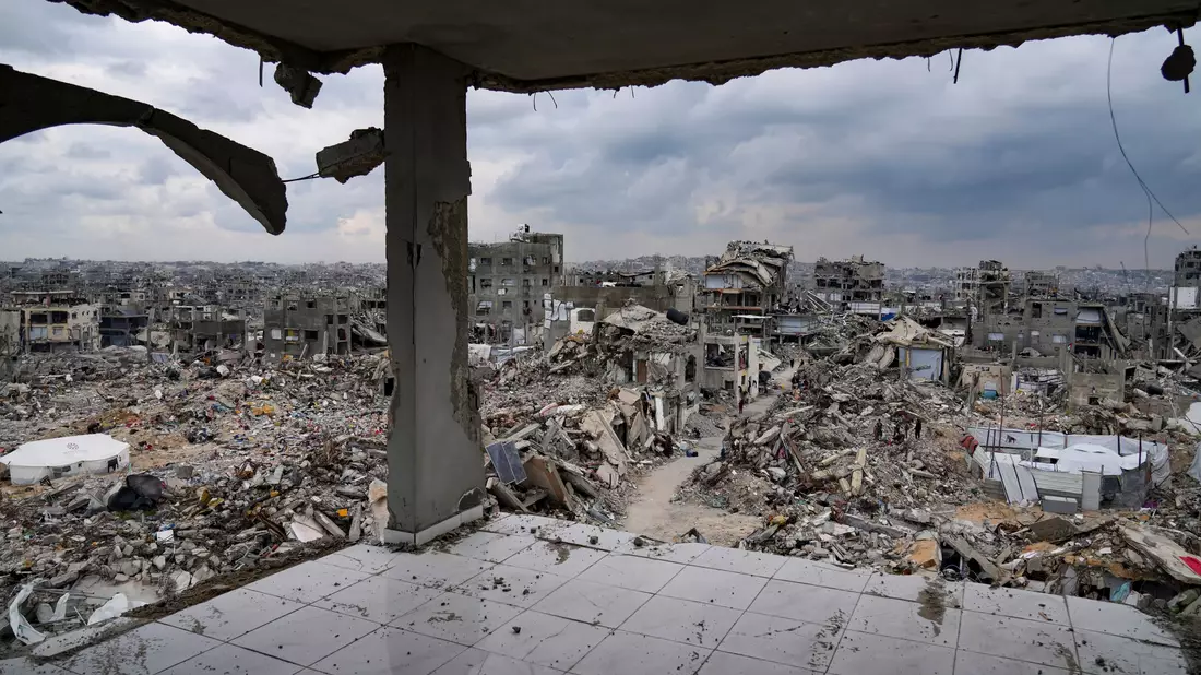 Israels Luft- und Bodenoffensive hat große Teile des Gazastreifens in Schutt und Asche gelegt. (Archivbild) - Bild: Abdel Kareem Hana/AP/dpa