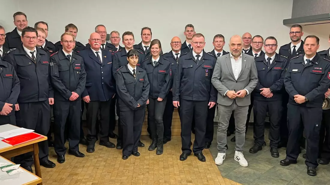 FW-AR: Basislöschzug 2 der Freiwilligen Feuerwehr überschreitet bedeutende Personenzahl - 200 Mitglieder-Marke geknackt - Bild: presseportal.de