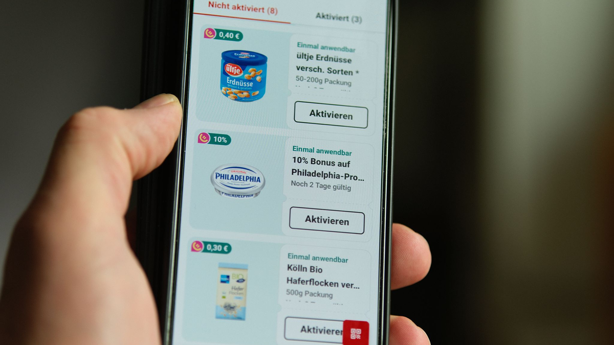 Viele Handelsketten ködern die Kunden in ihren Apps mit zusätzlichen Rabatten. - Foto: Georg Hilgemann/dpa