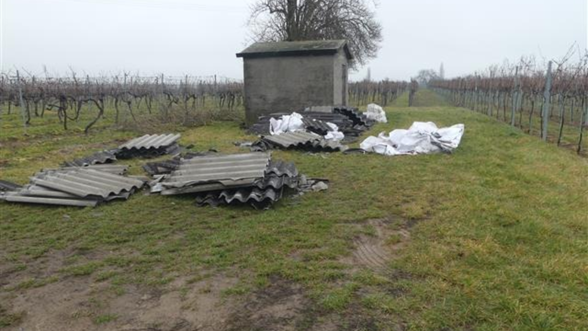 POL-PDLD: Illegale Entsorgung von Eternitplatten - Zeugen gesucht - Foto: presseportal.de