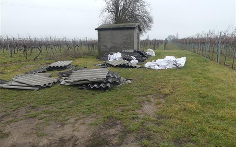 POL-PDLD: Illegale Entsorgung von Eternitplatten - Zeugen gesucht - Foto: presseportal.de