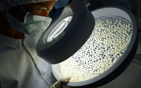 Arzneiproduktion: Die Pharmabranche warnt vor einem akuten Fachkräftemangel (Archivbild) - Foto: Arne Dedert/dpa