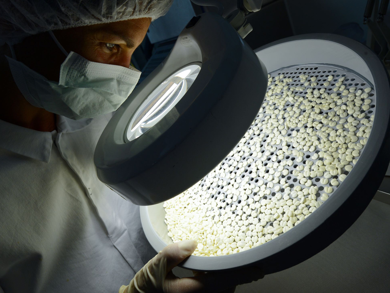 Arzneiproduktion: Die Pharmabranche warnt vor einem akuten Fachkräftemangel (Archivbild) - Foto: Arne Dedert/dpa