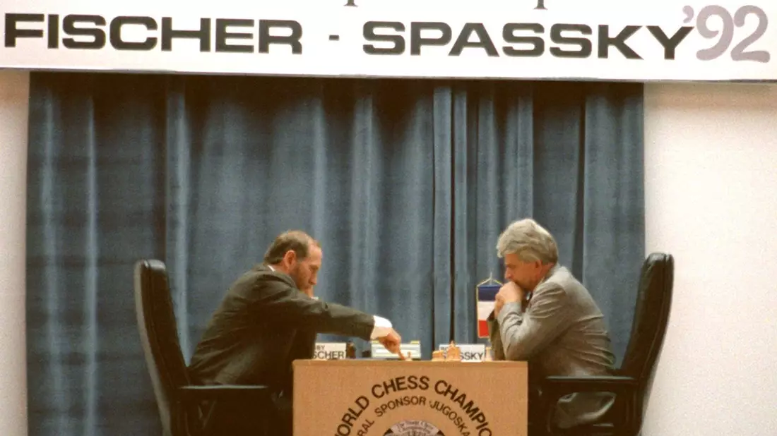 Von 1969 bis 1972 war Boris Spasski (r) Schach-Weltmeister. - Bild: Dagobert Kohlmeyer/dpa-Zentralbild/dpa