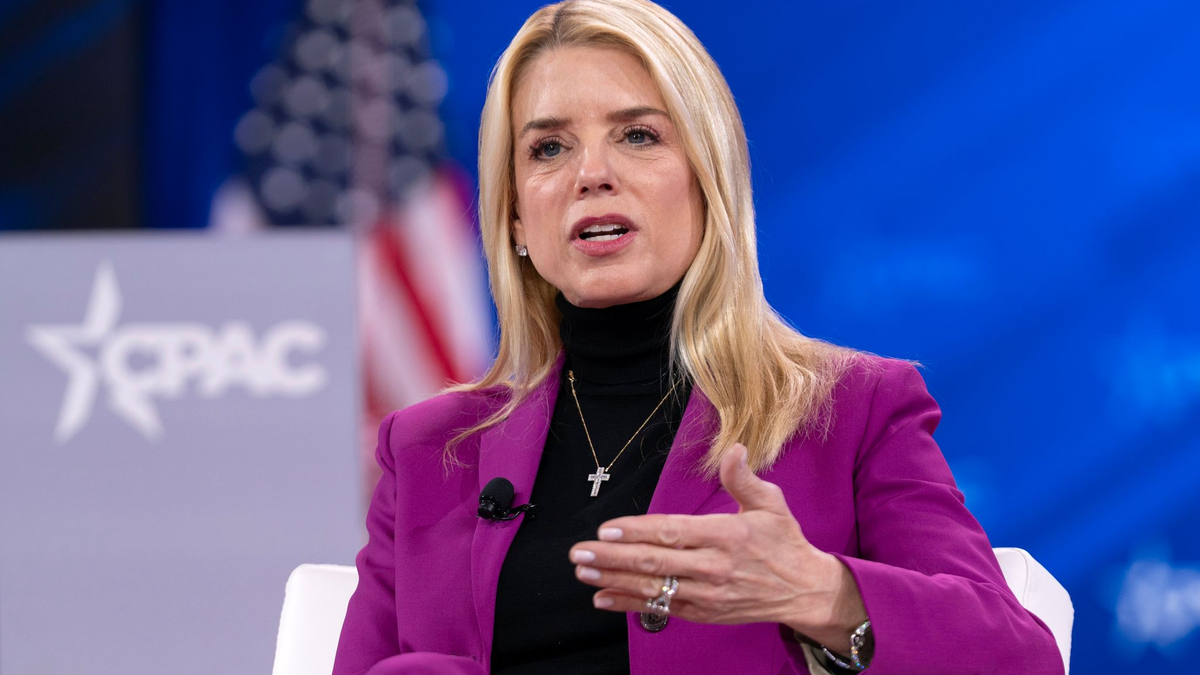 US-Justizministerin Pam Bondi hat angekündigt, dass bisher unter Verschluss gehaltene Akten zum Fall des mutmaßlichen Sexualstraftäters Jeffrey Epstein veröffentlicht werden sollen (Archivbild).  - Foto: Jose Luis Magana/AP/dpa