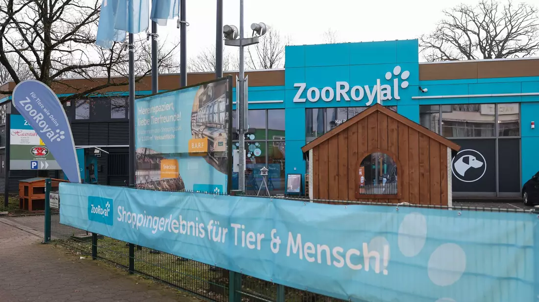 Bei ZooRoyal gibt es unter anderem Hundewaschstationen. - Bild: Christian Charisius/dpa