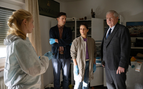 Oberstaatsanwalt Bernd Reuther (Rainer Hunold, r) - Foto: Martin Kaufhold/ZDF/dpa