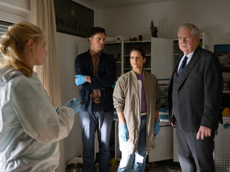 Oberstaatsanwalt Bernd Reuther (Rainer Hunold, r) - Foto: Martin Kaufhold/ZDF/dpa