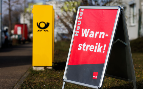 Die Warnstreiks bei der Post gehen zwei weitere Tage weiter.  - Foto: Philipp von Ditfurth/dpa
