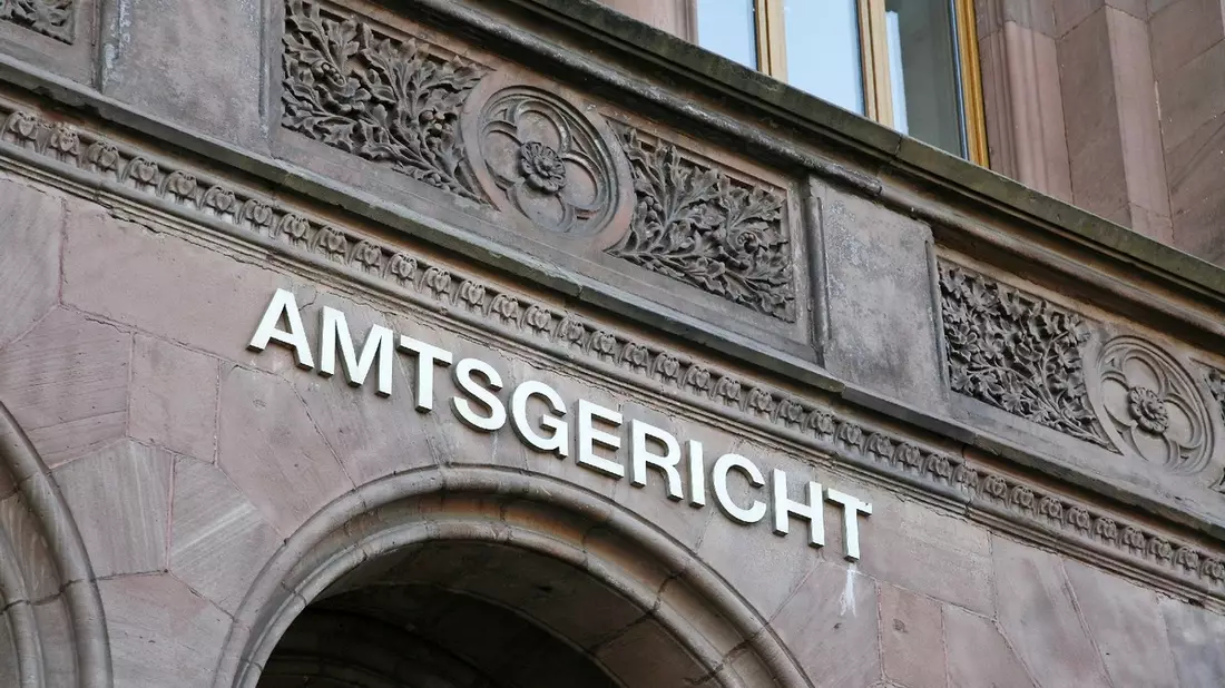 HZA-P: Amtsgericht Cottbus setzt Geldstrafe in Höhe von 3.450 Euro fest / Schmuggelversuch am Flughafen BER kommt Reisenden teuer zu stehen - Bild: presseportal.de