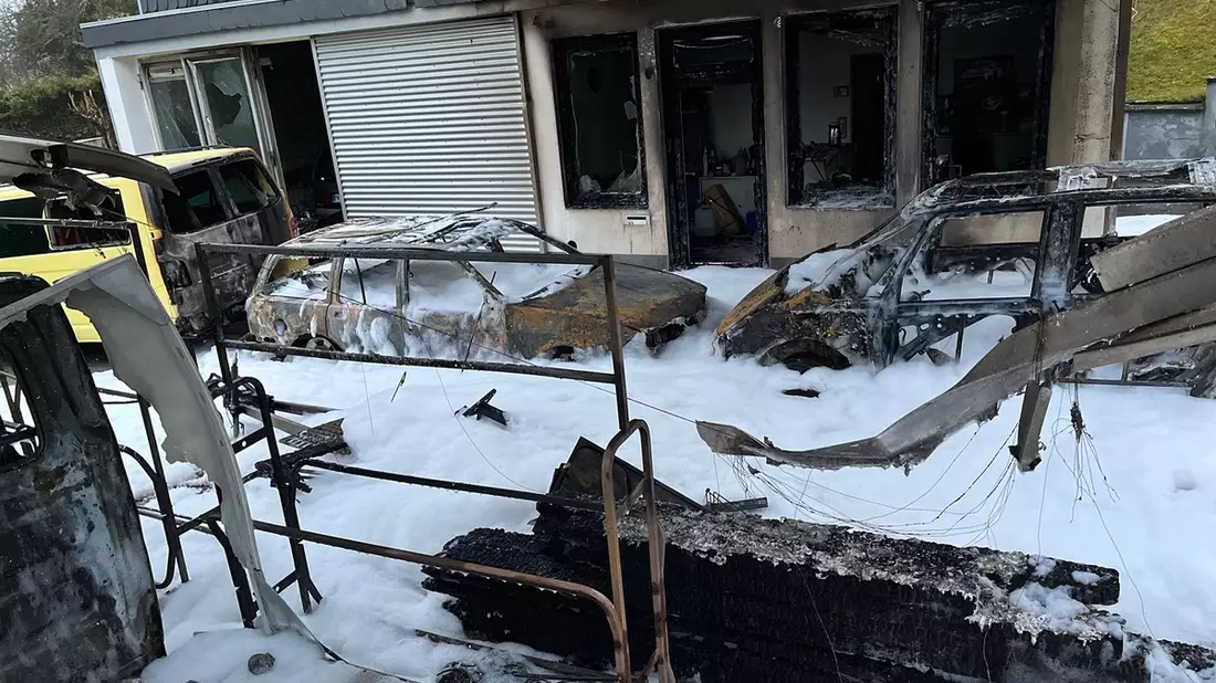 POL-MK: Ermittlungen nach Brand auf ehemaligem Tankstellengelände: Es war Brandstiftung - Bild: presseportal.de