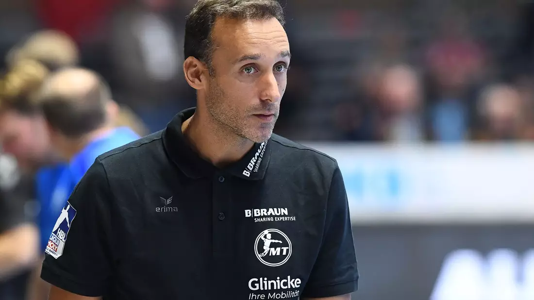 Mit ihm kam der Aufschwung: Melsungens Trainer Roberto Parrondo  - Bild: Swen Pförtner/dpa