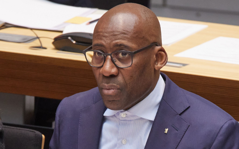 Kultursenator Joe Chialo will mit einem Beratungsangebot dazu beitragen, Antisemitismus in der Kulturszene einzudämmen. (Archivbild)  - Foto: Joerg Carstensen/dpa